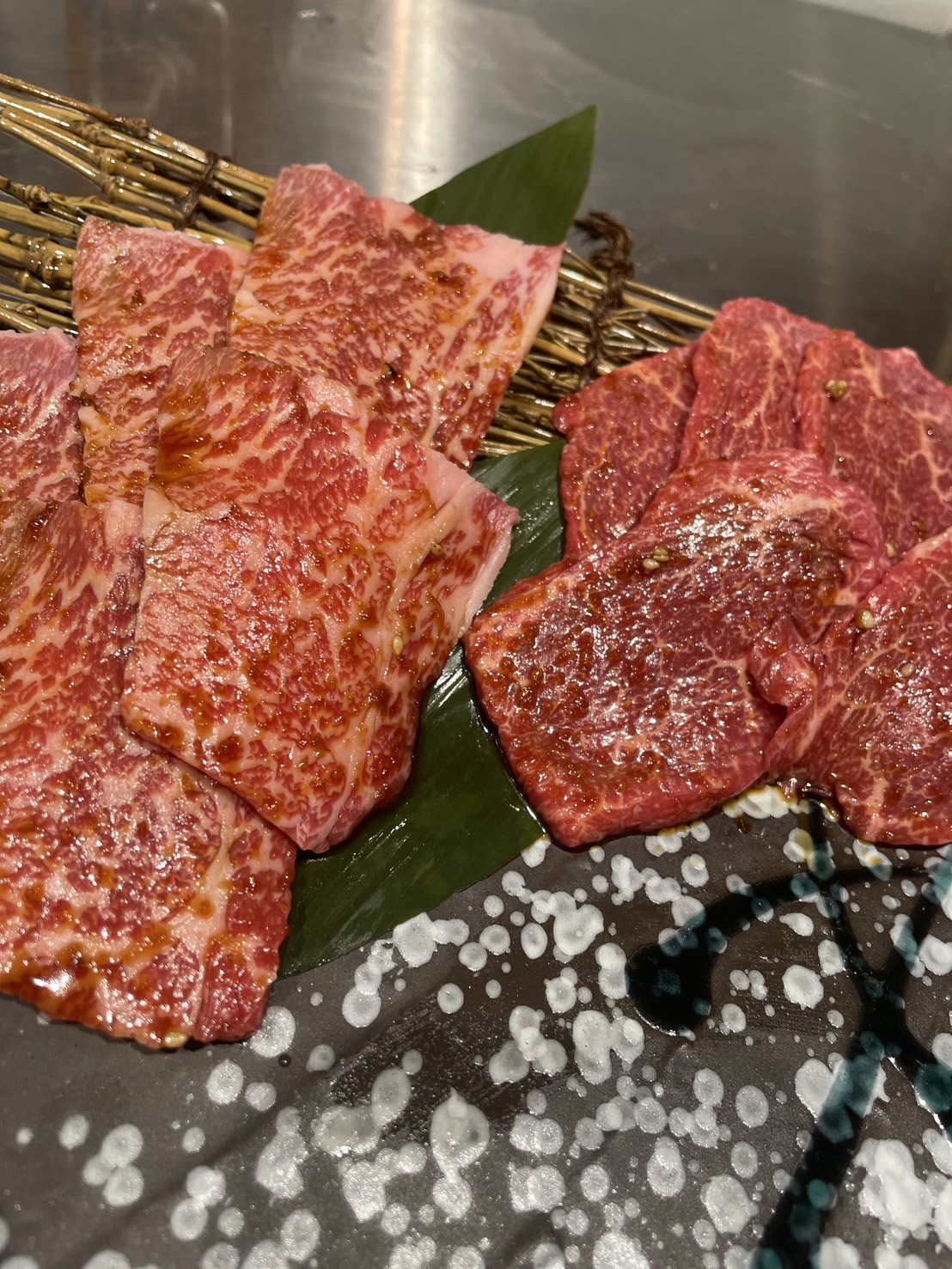 2. 赤身肉にこだわったメニュー